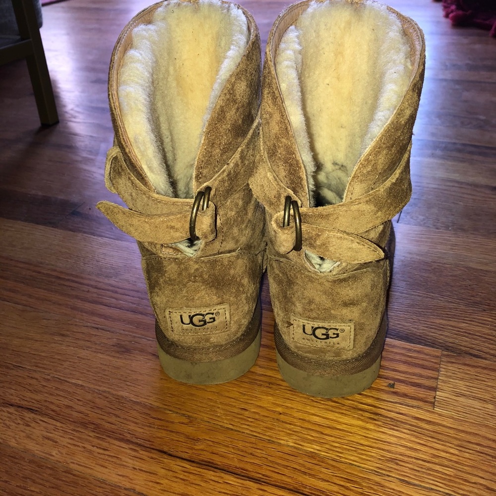 Uggs - Picture 2 of 4